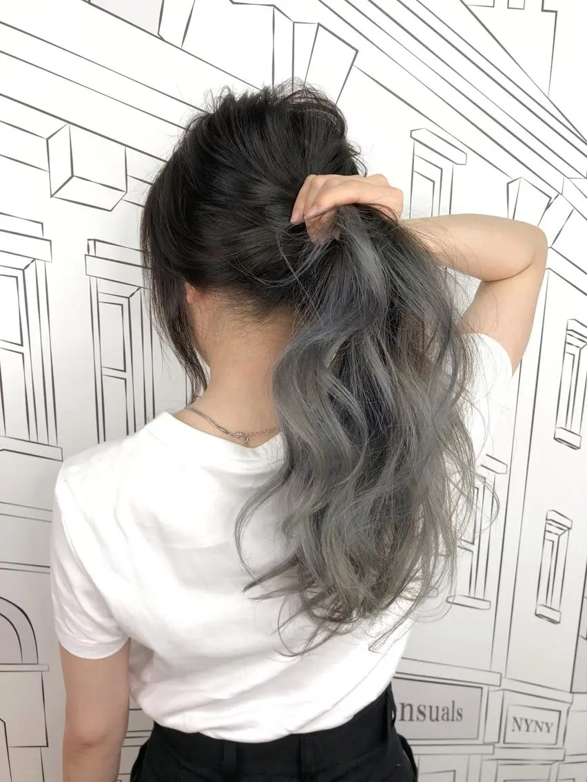 ミディアム カラー アッシュ グラデーションカラー シルバー レイヤー⭐️カラー ⭐️平川雅史のヘアスタイル