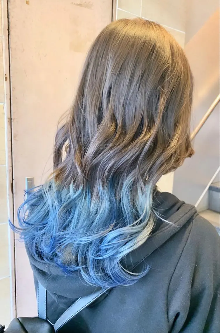 ロング カラー ヘアアレンジ ネイル マツエク・マツパ グラデーションカラー グラデーション 水色 カット ヘアカラー トリートメント ブリーチ特化 / share 元太のヘアスタイル
