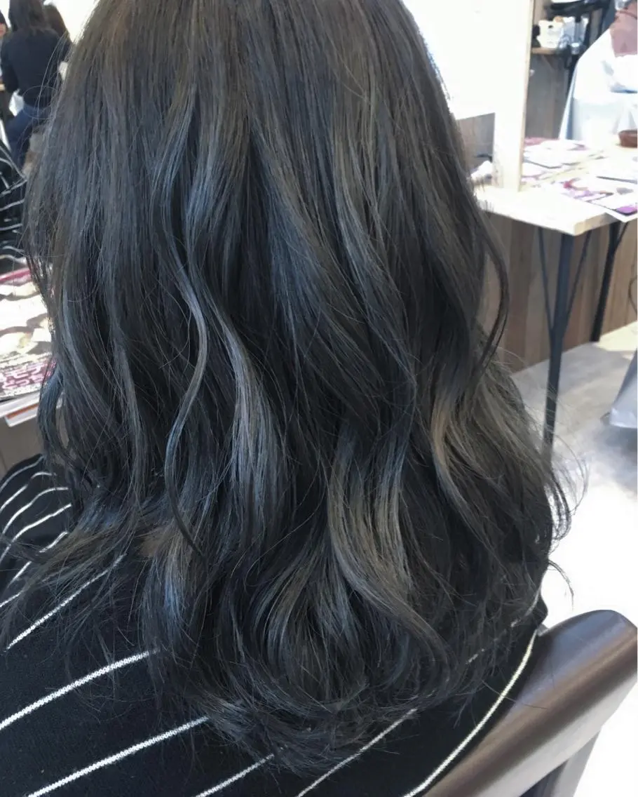 セミロング 外国人風カラー 土屋 ゆうこのヘアスタイル