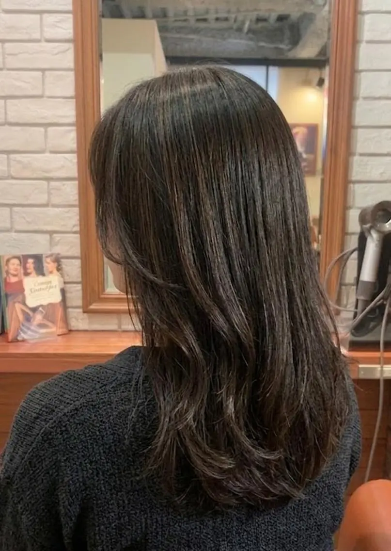 ミディアム アッシュ アッシュブラウン 顔周りカット 韓国風ヘア レイヤーカット カット ヘアカラー トリートメント ヘッドスパ flencia 丸 和博|カットのヘアスタイル