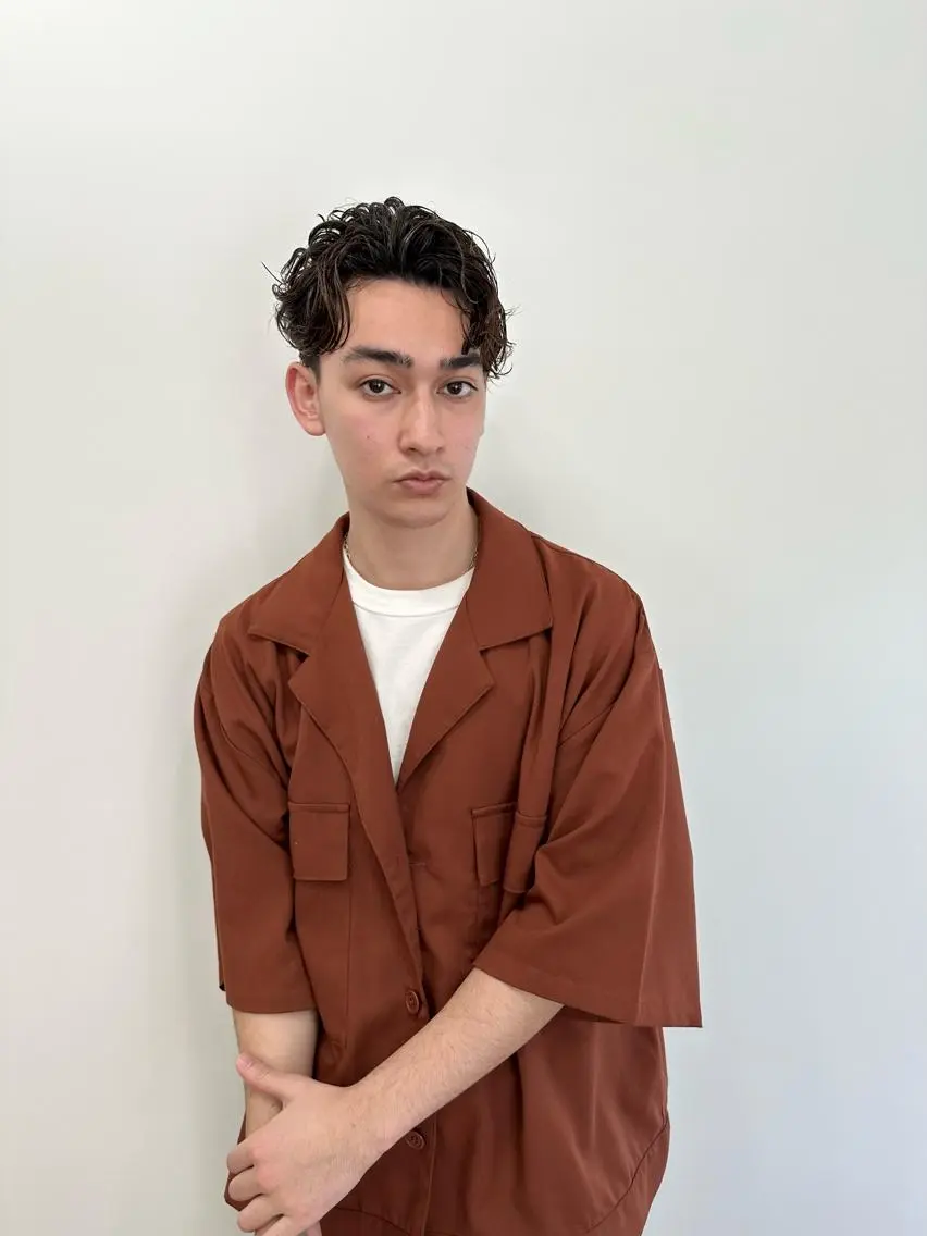 ショート メンズ メンズバレイヤージュ メンズブリーチ メンズハイライト メンズインナーカラー メンズ韓国風 朝がラクになるパーマ トウバルタイキのヘアスタイル