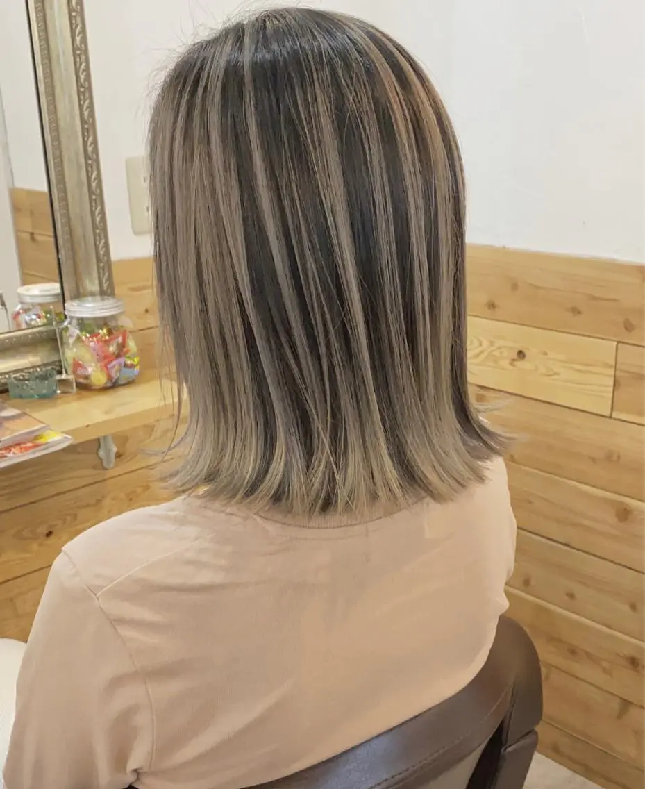 ミディアム カラー ヘアアレンジ ネイル マツエク・マツパ ヘアカラー ハイライト、レイヤー カット/西梅田/中西のヘアスタイル