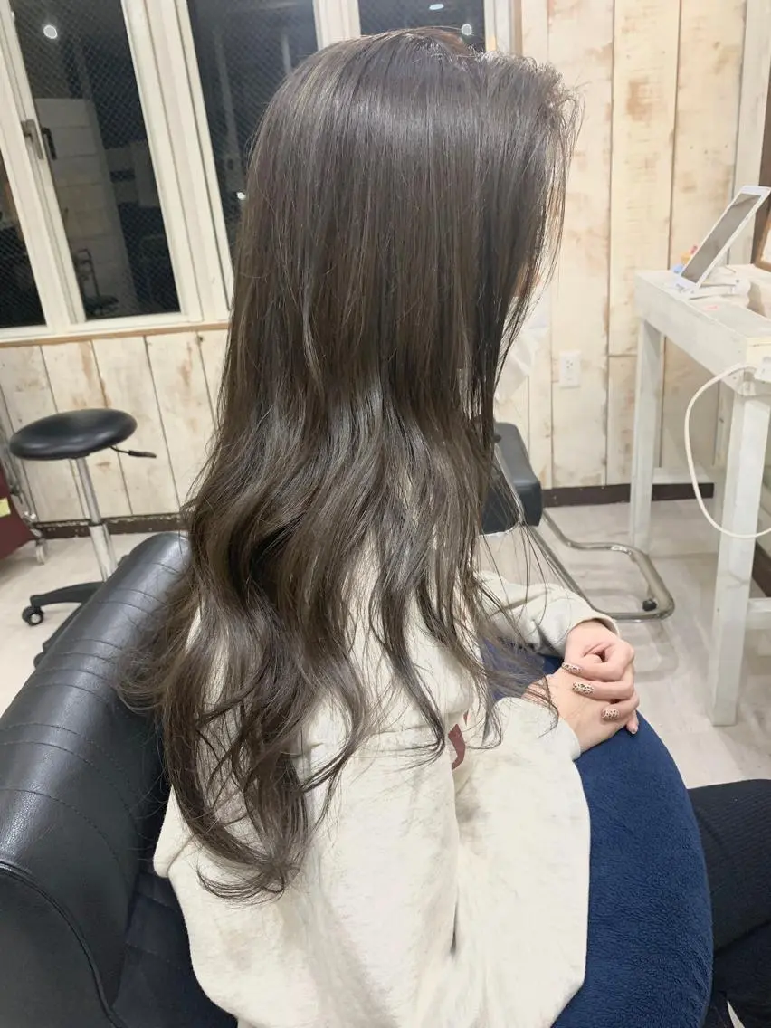 ロング パーマ 鷺谷 玲奈のヘアスタイル