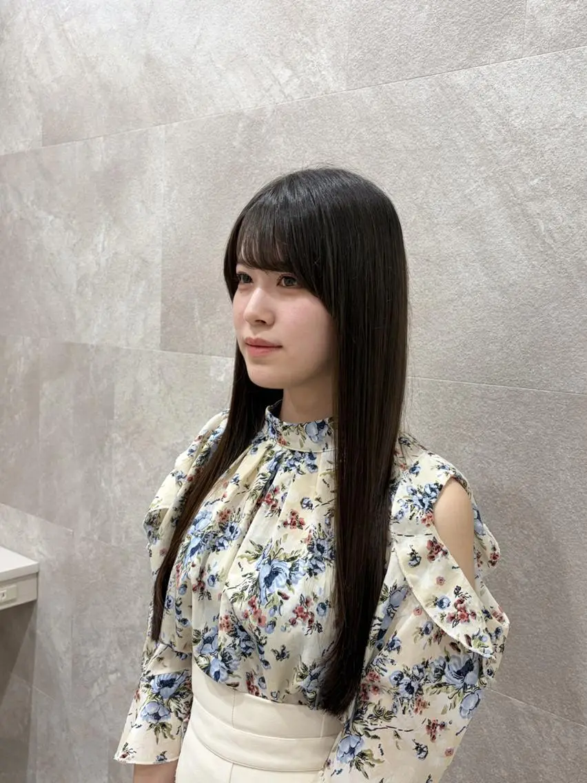 セミロング 縮毛矯正 韓国ヘアケアブリーチ 莉奈のヘアスタイル