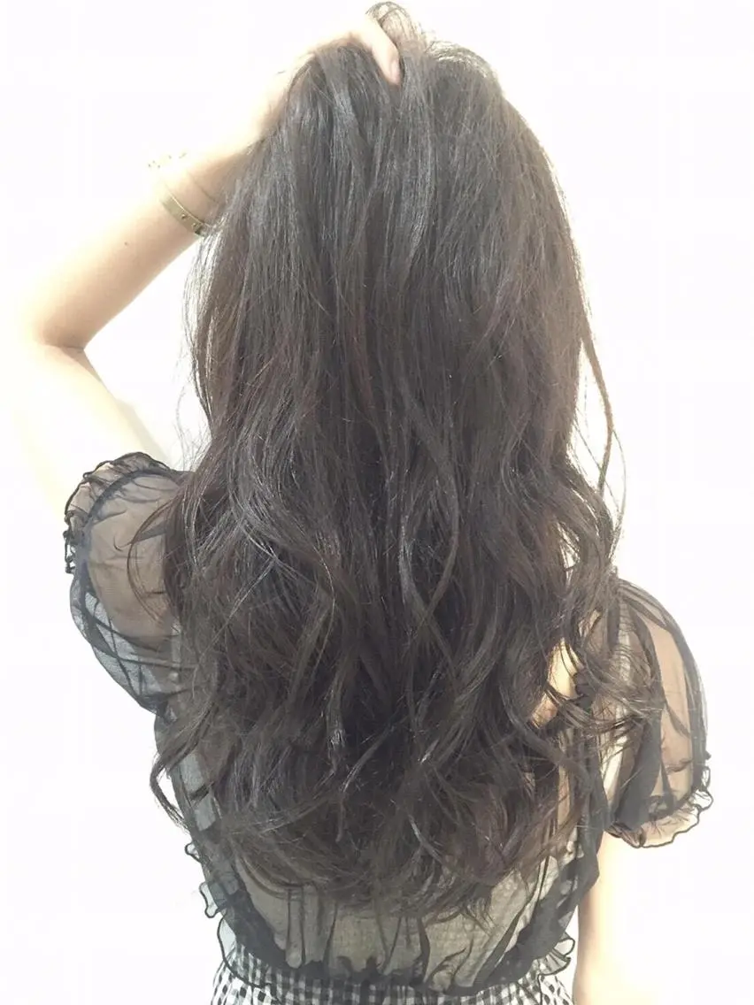 ロング カラー 磧本 祐里恵のヘアスタイル