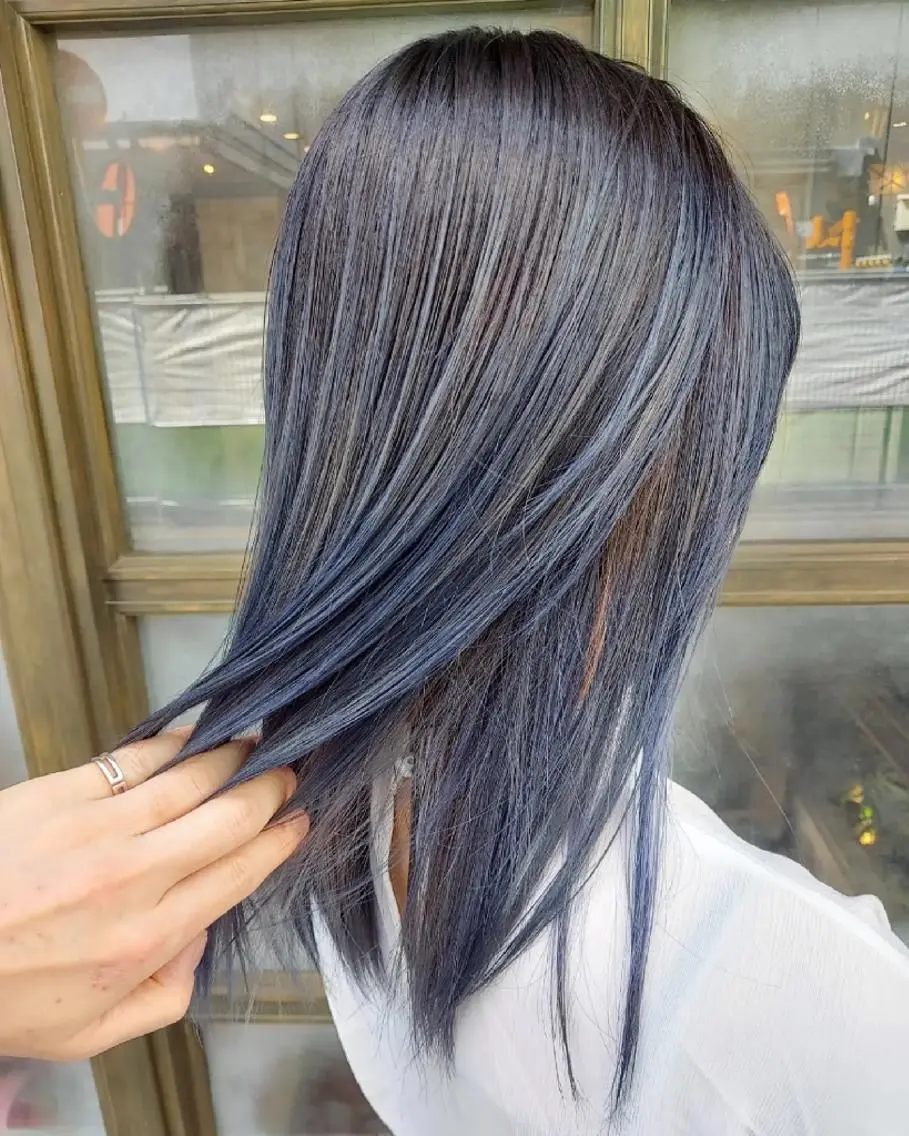 セミロング カラー バレイヤージュ ブルーカラー レイヤーカット ブリーチ・ハイトーン 特化🎉内山のヘアスタイル