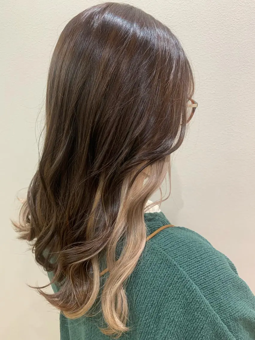 セミロング カラー ブリーチ 佐々木 有彩のヘアスタイル