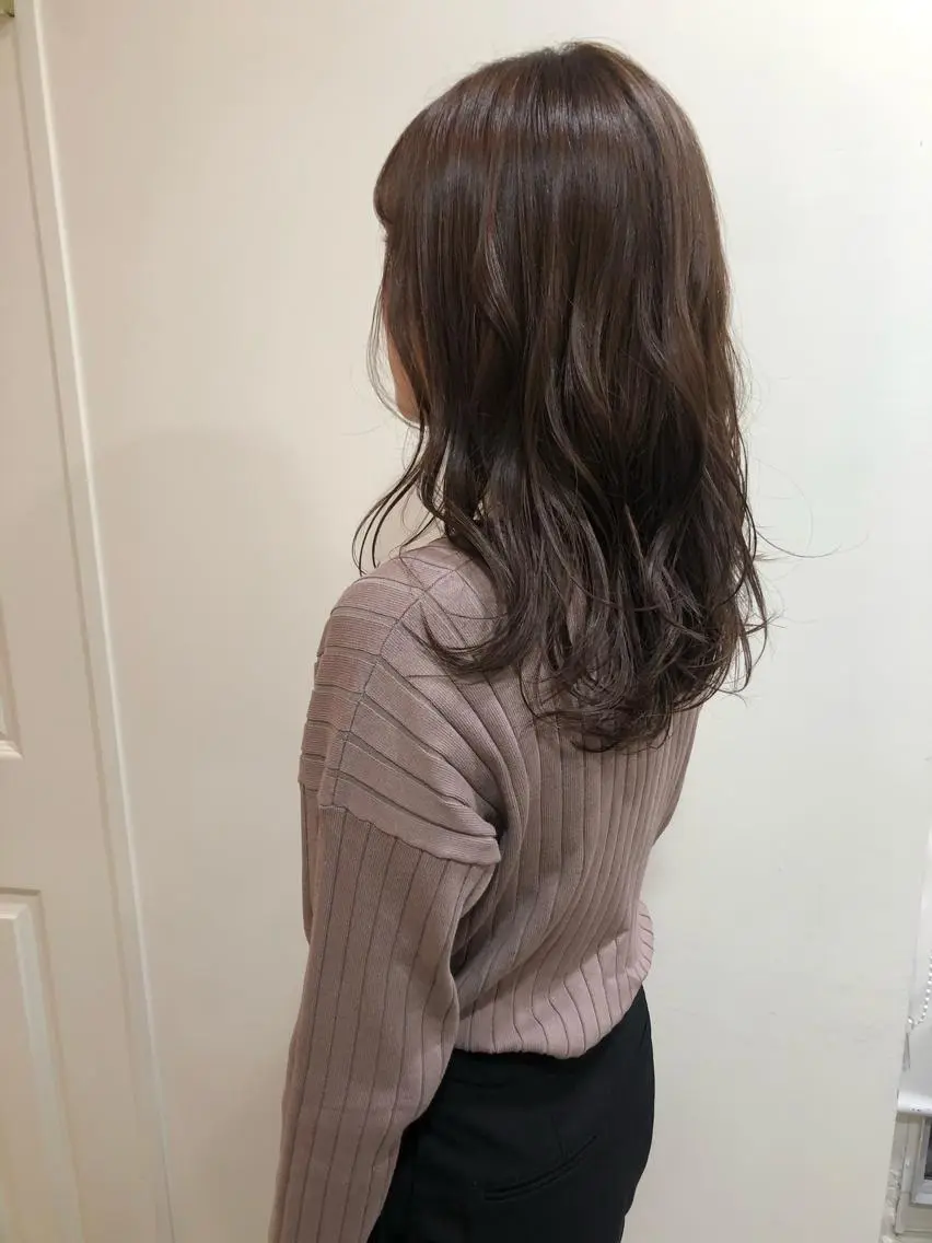セミロング カラー カット ヘアカラー トリートメント MIOベージュカラー 柔らかいカラーのヘアスタイル