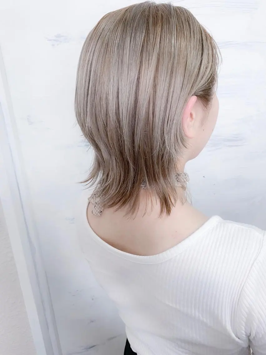 ショート カラー ベージュカラー ブリーチ ブロンド ブロンドベージュ ショートヘア BOX mico.のヘアスタイル