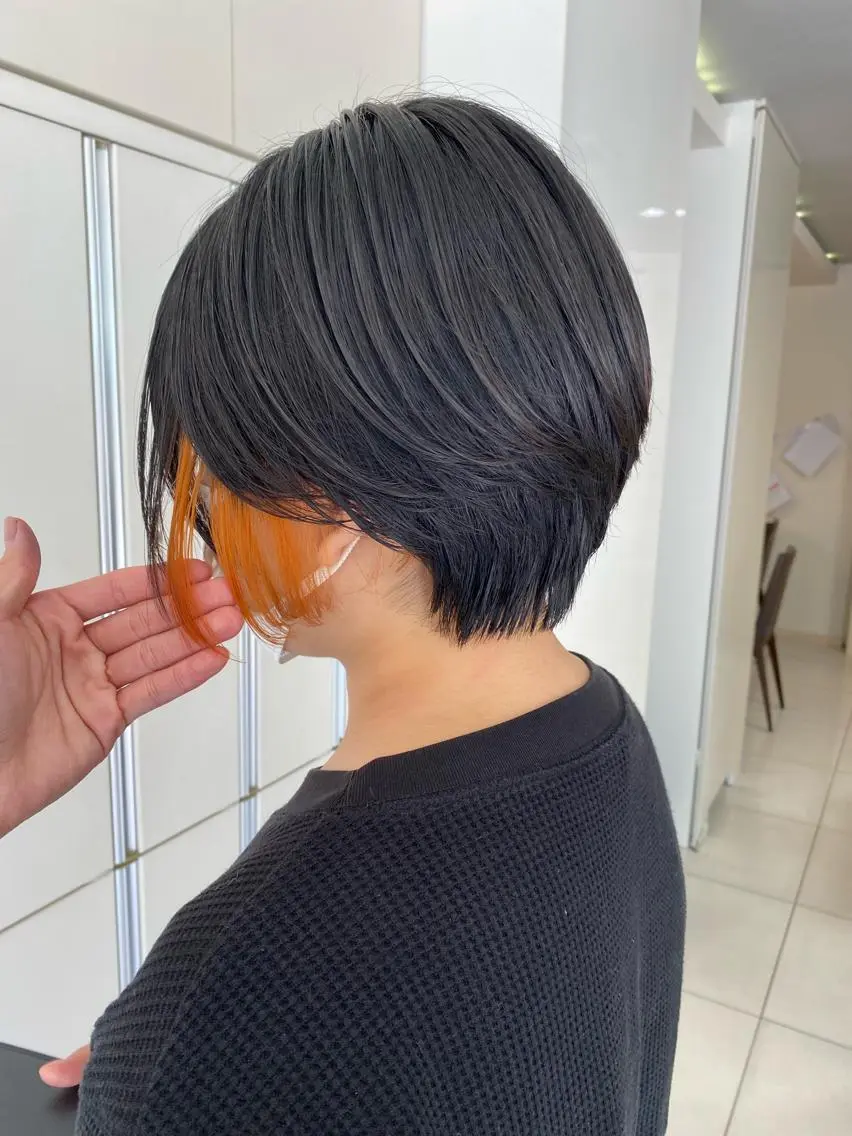 ショート カラー イヤリングカラー オレンジ 有馬ミク🌈 似合わせ美容師のヘアスタイル