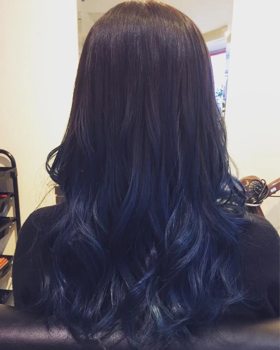 セミロング カラー ブルーカラー ダブルカラー グラデーションカラー グレージュ ネイビーカラー 熊谷 奈菜のヘアスタイル