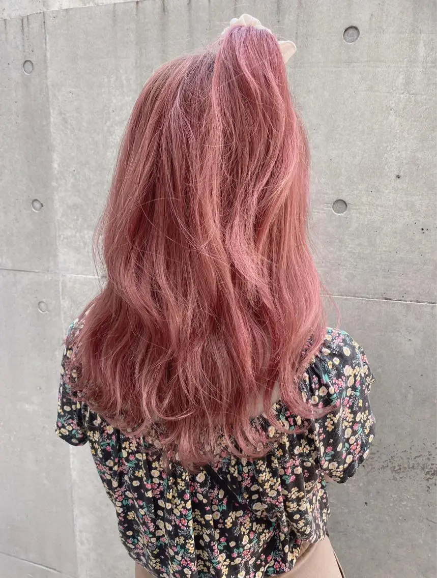 ロング ヘアカラー Rina のヘアスタイル