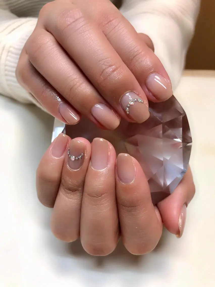 ネイル グラデーション シンプルネイル ストーンネイル 'mm  (ミリ) ＭＡＮＡＭＩのネイルデザイン