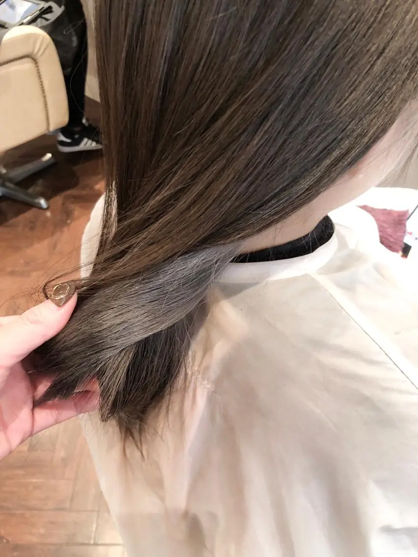 ロング カラー シルバー ヘアカラー いしだ みさきのヘアスタイル