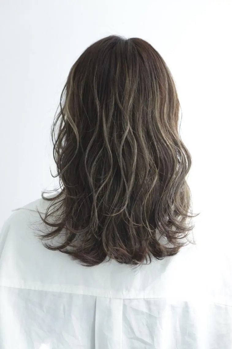 ミディアム カラー 平 ちひろのヘアスタイル