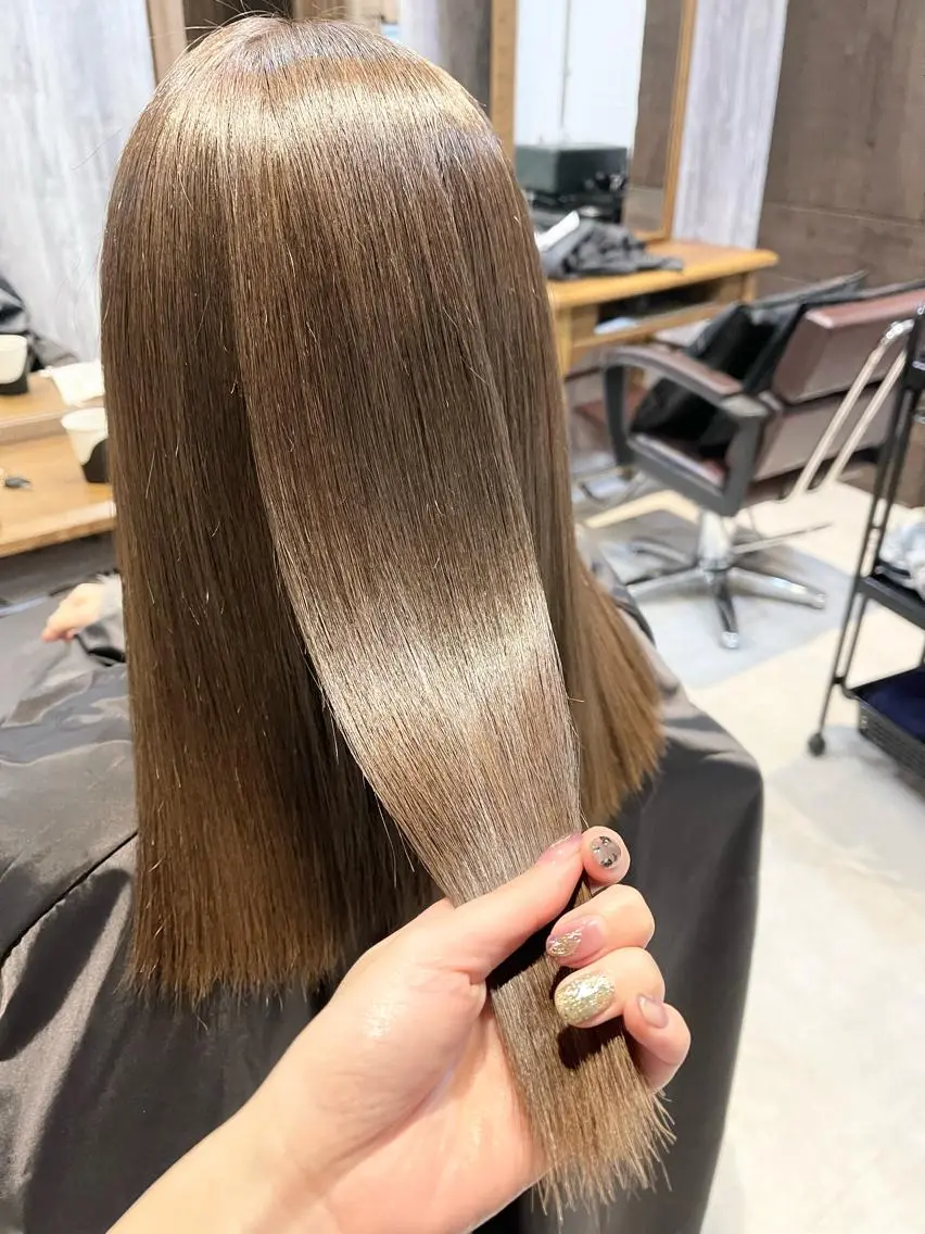セミロング カラー 髪質改善で 憧れの潤艶美髪にのヘアスタイル
