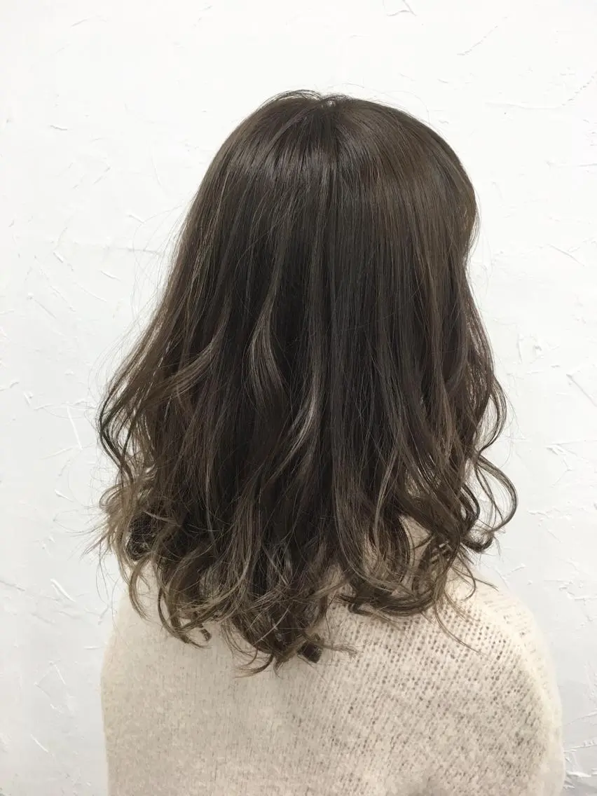 ミディアム カラー ヘアアレンジ アッシュ ベージュカラー グラデーションカラー 脱!黒髪 ダブルカラー【上野】のヘアスタイル