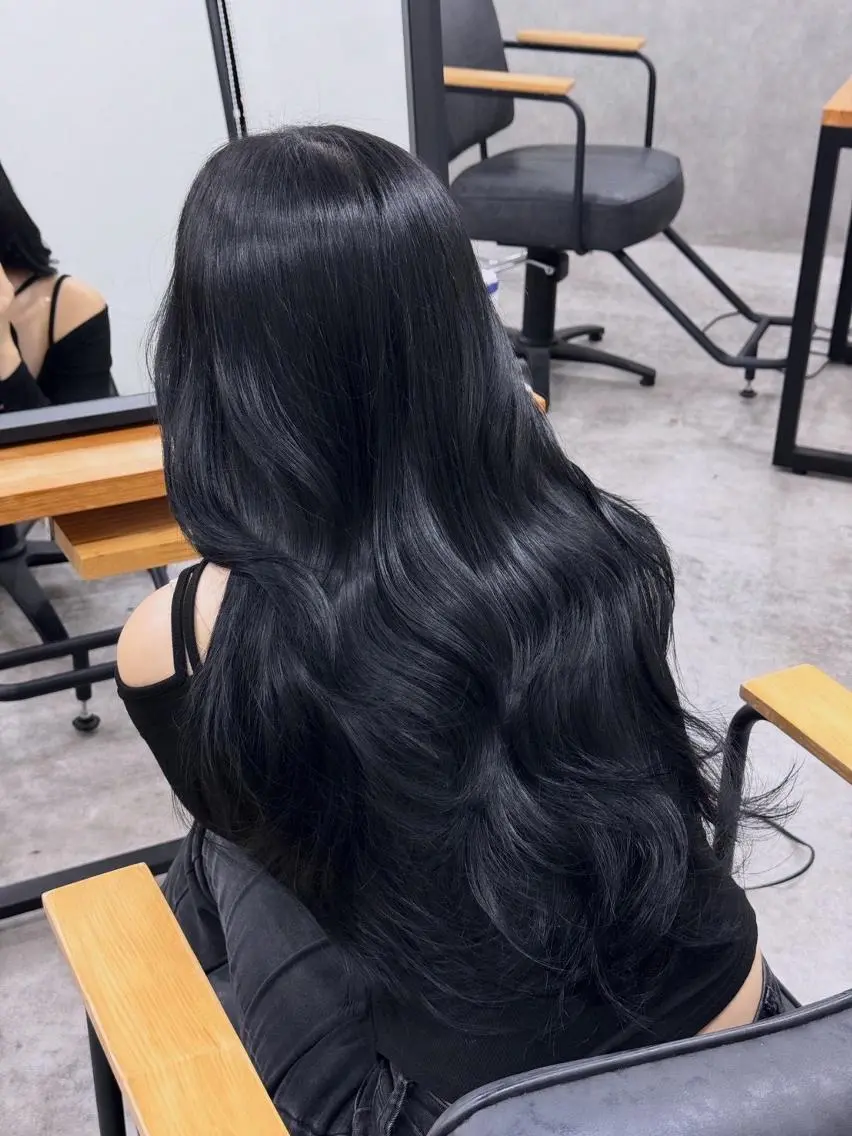 ロング カラー ショートボブ バレイヤージュ ベージュカラー 黒髪 ブリーチ ヘアカラー ili 梅田のヘアスタイル