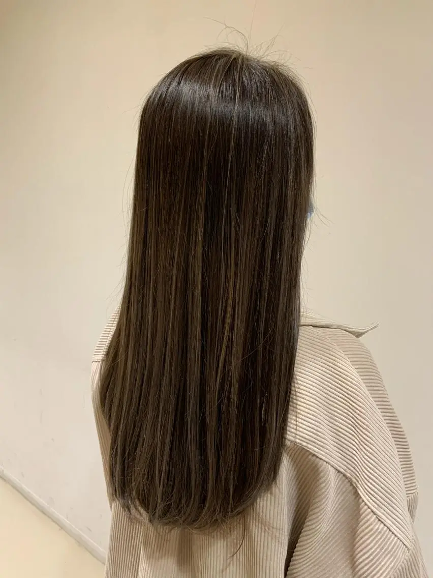 ロング カラー 本間 良のヘアスタイル