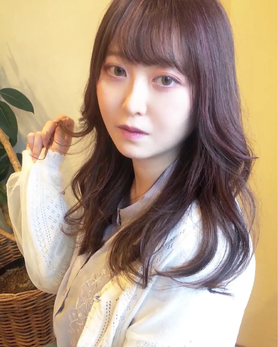 セミロング カラー ヘアアレンジ ブリーチ ハイライトカラー ピンクカラー ハイライト カット ヘアカラー 永井 亜実のヘアスタイル