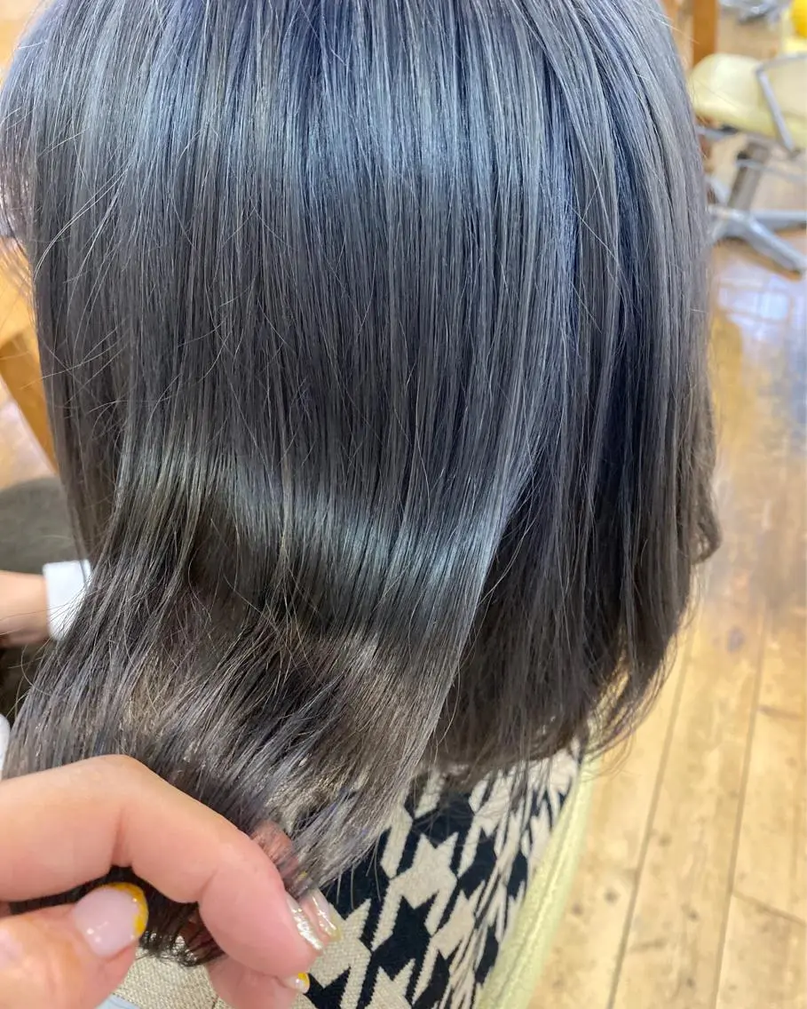 ミディアム カラー ブリーチ ケアブリーチ グレージュ アイスグレージュ カット ヘアカラー トリートメント 荒木 ひろかのヘアスタイル