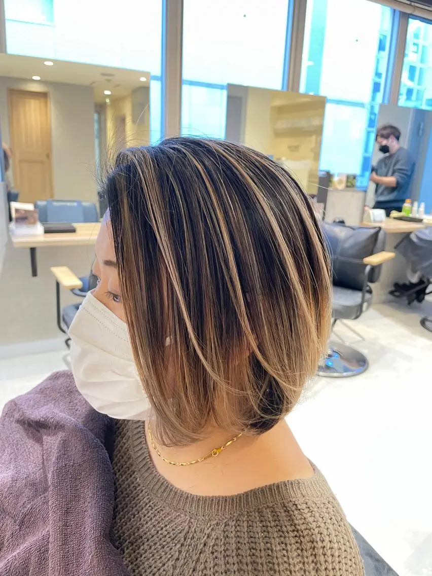 ショート カラー バレイヤージュ ブリーチ 透明感カラー ダブルカラー グレージュ ハイトーン×髪質改善 KENTAのヘアスタイル