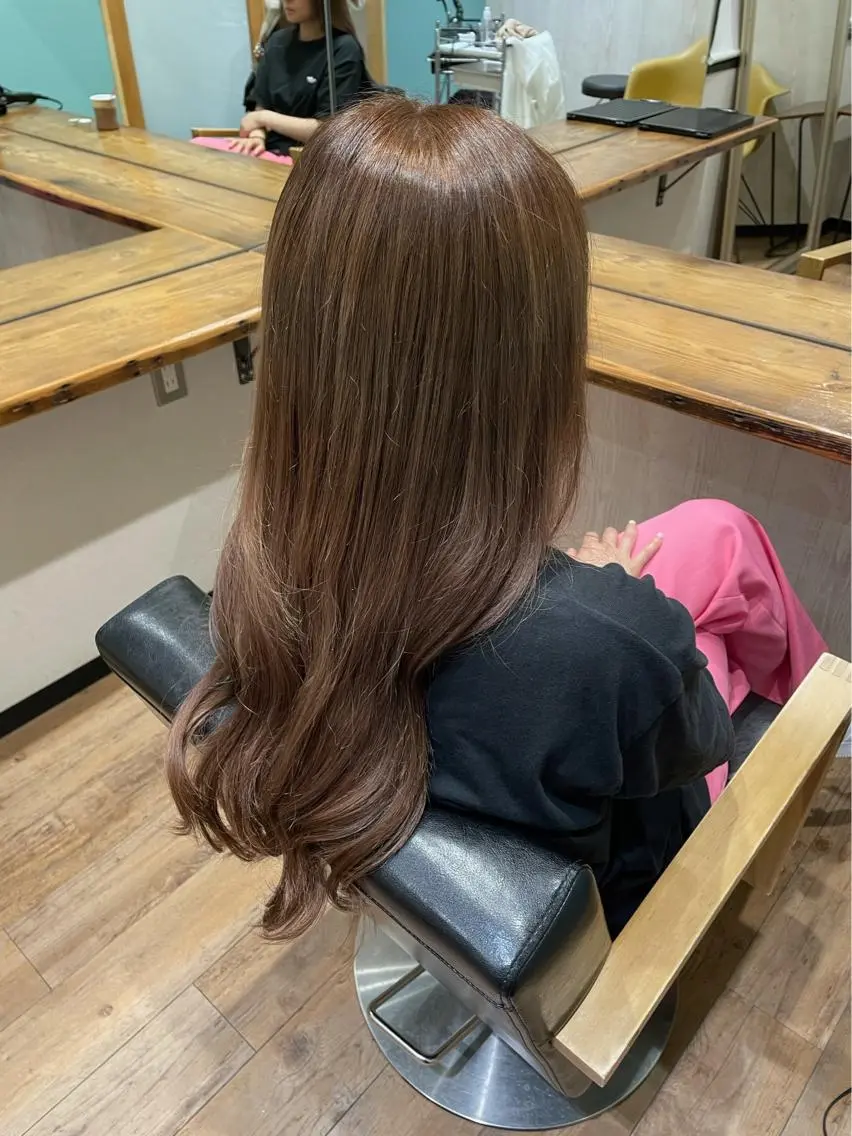 カラー ブリーチ グレージュ 山本 美羽のヘアスタイル