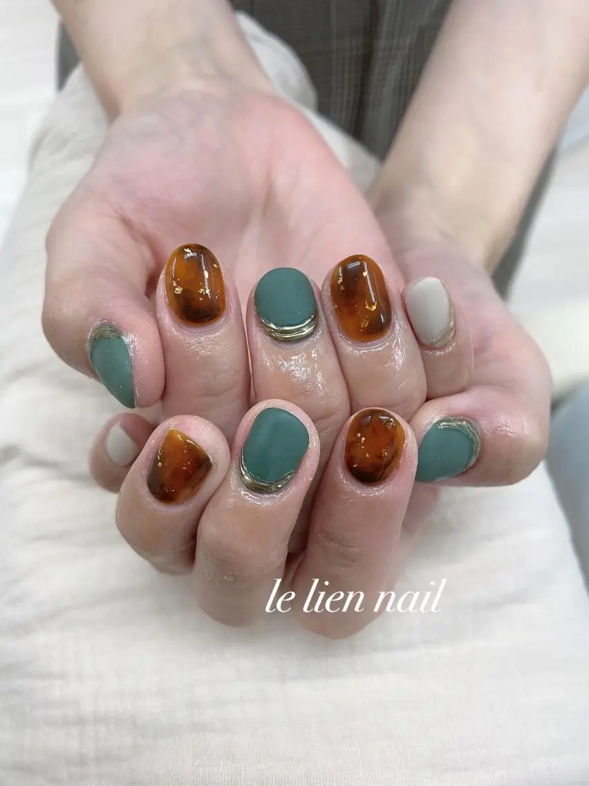 ネイル アートネイル べっ甲ネイル グリーン ニュアンスネイル le lien nailのネイルデザイン