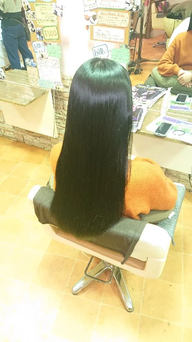 ロング カラー 山口 彩海のヘアスタイル