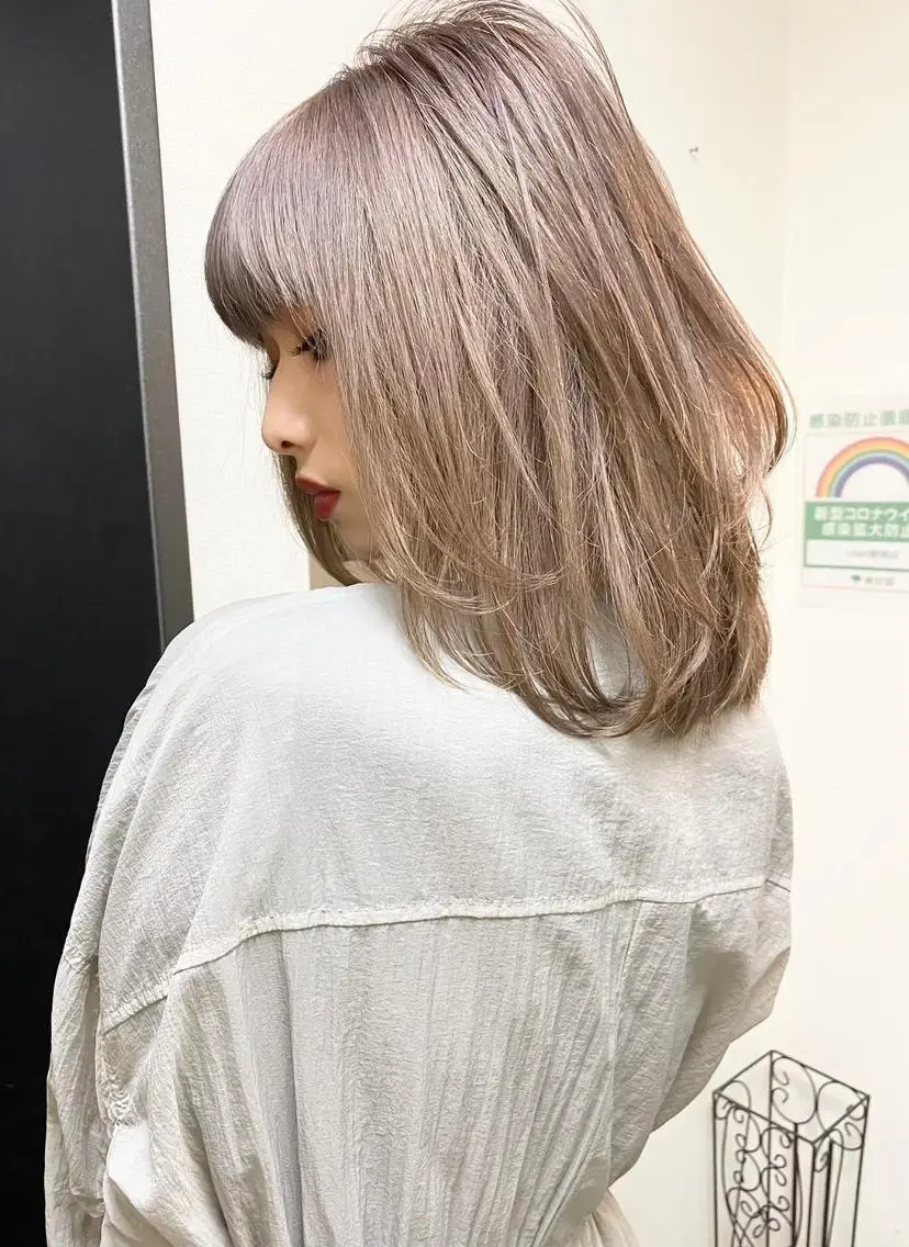 ミディアム カラー AIRI🦋ブリーチ /レイヤー🦋のヘアスタイル