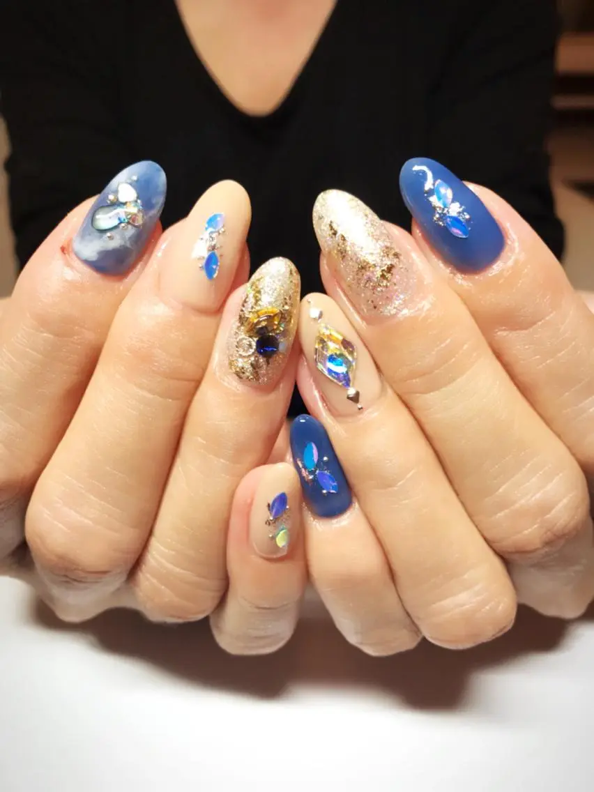 ネイル ニュアンスネイル 吉冨 光恵のネイルデザイン