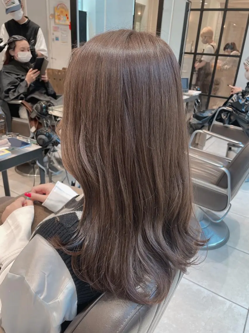 ミディアム カラー グレージュ ハイライトカラー ハイライト ヘアカラー トリートメント 🦖鶴岡 香純🦖のヘアスタイル
