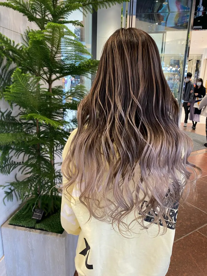 ロング レイヤーカット ヘアカラー Selene hair OSAKAのヘアスタイル