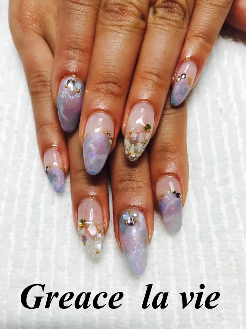 ロング カラー パーマ ヘアアレンジ キッズ ネイル マツエク・マツパ パープルカラー ニュアンスネイル パープル ニュアンスパーマ Greace  la vieのネイルデザイン