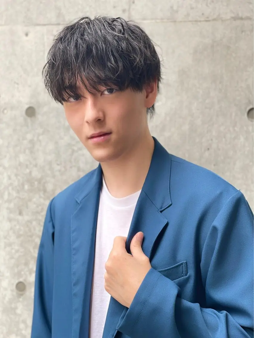 ショート カラー パーマ ヘアアレンジ メンズ メンズハイライト メンズインナーカラー メンズパーマ アクアカラー ダブルカラー Luana / 公式 / 大通のヘアスタイル