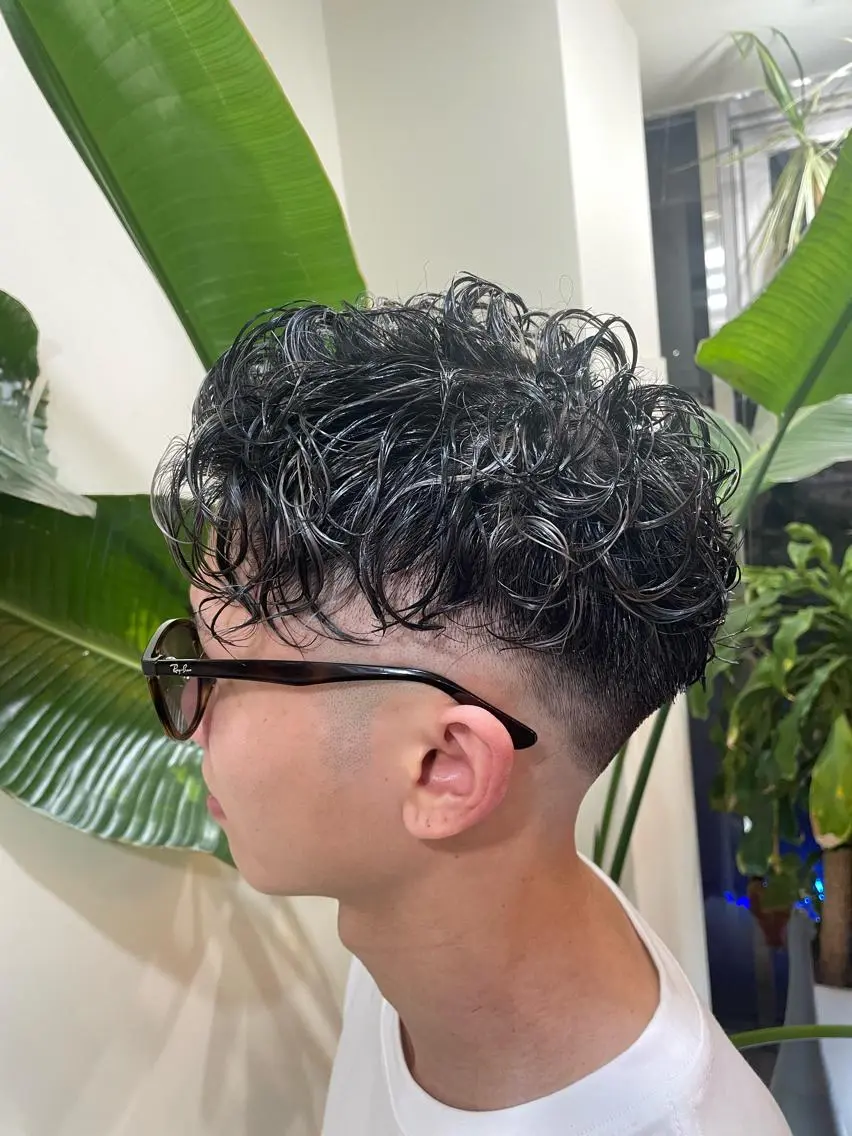 ショート カラー パーマ メンズ 編み込みエクステ プルエクステ シールエクステ メンズバレイヤージュ メンズブリーチ カット ヘアカラー パーマ WEST OLAND加藤圭介のヘアスタイル