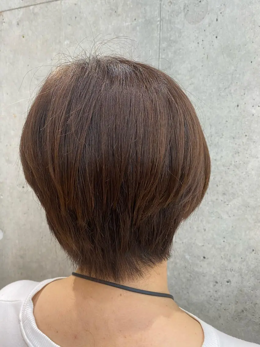 ショート な つのヘアスタイル