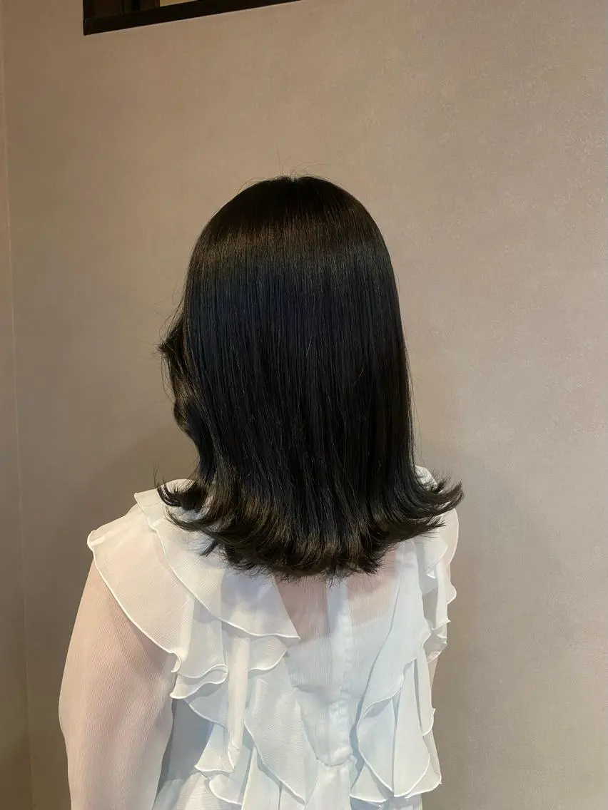 セミロング 檜谷 晴　顔周りカットのヘアスタイル