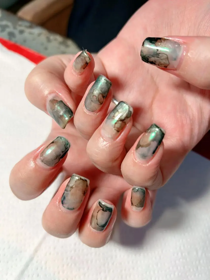 ネイル アートネイル ブラウン グリーン ニュアンスネイル ハンドネイル ＊ misa ＊のネイルデザイン