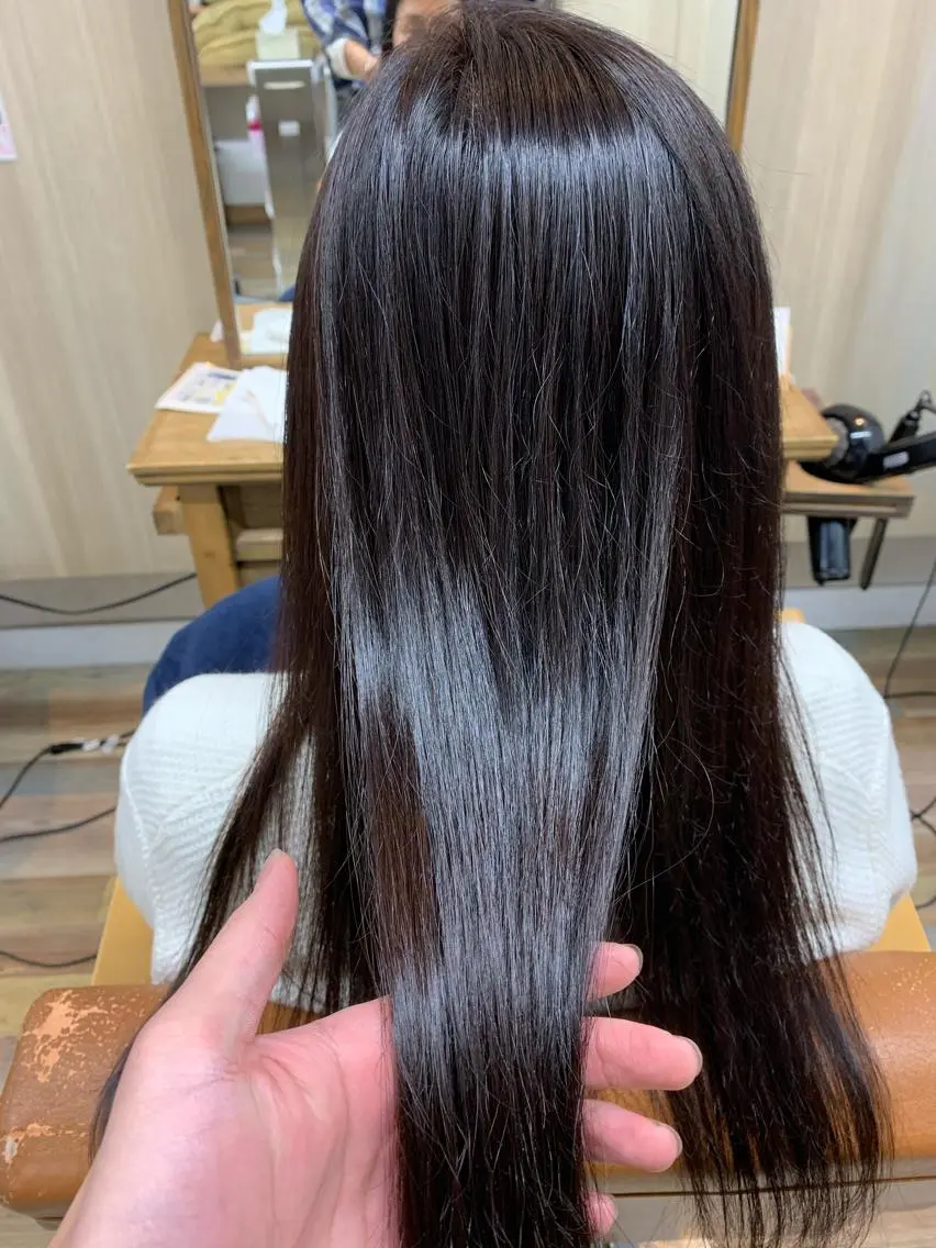 セミロング カラー ブリーチ 縮毛矯正 乾かすだけでまとまる 髪質改善✨のヘアスタイル