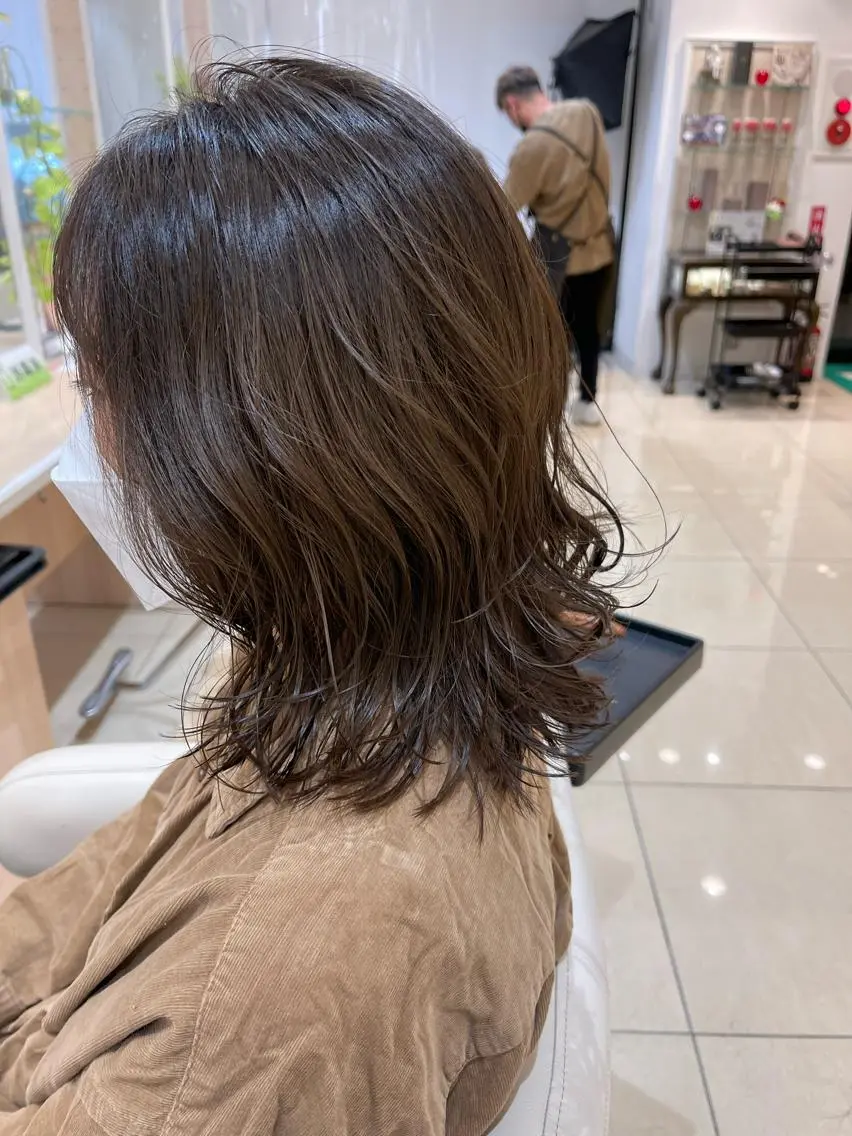 ミディアム カラー ベージュカラー ブリーチ ミルクティーベージュ ブリーチなしカラー カット ヘアカラー トリートメント 髪質改善縮毛矯正 💎TOMOのヘアスタイル
