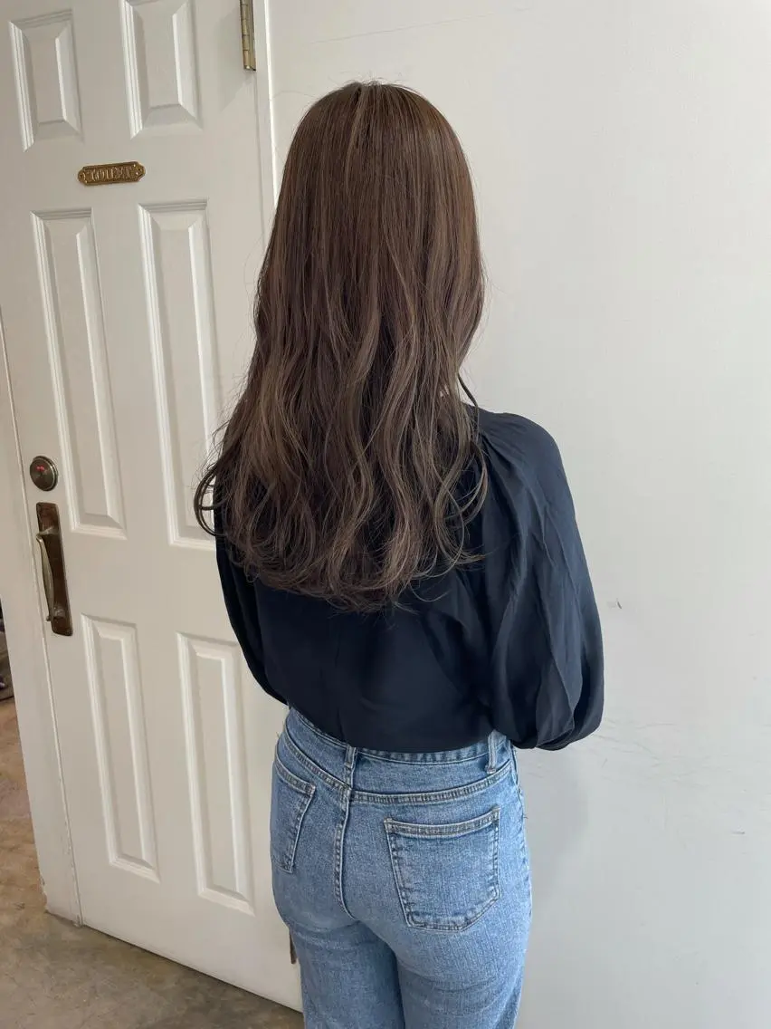 ロング カラー カット ヘアカラー トリートメント MIOベージュカラー 柔らかいカラーのヘアスタイル