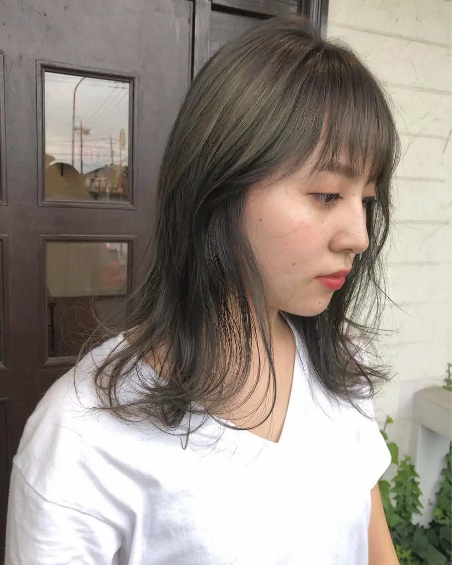 セミロング カラー ハイライトカラー ハイライト カット ヘアカラー トリートメント 江原 彩華のヘアスタイル