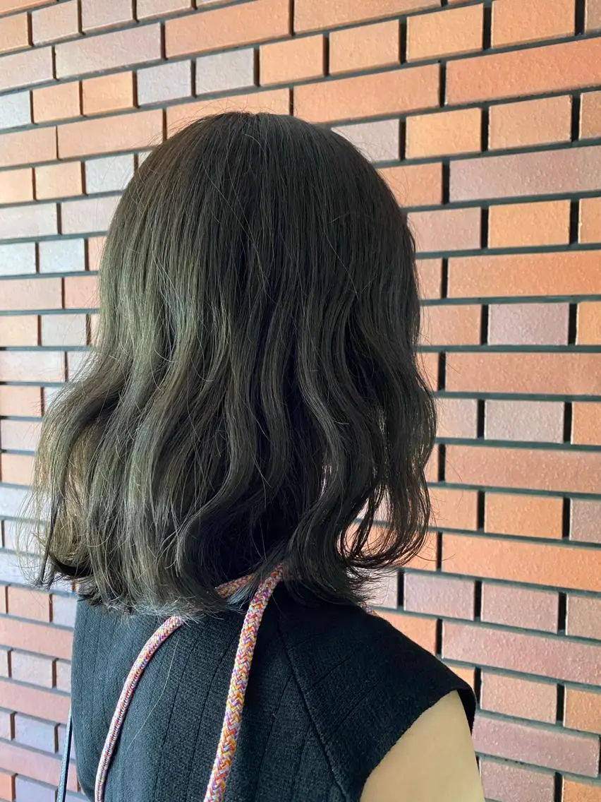 ミディアム カラー ミディアムパーマ ブリーチ イルミナカラー ブリーチなしカラー 縮毛矯正 カット ヘアカラー トリートメント エイト ウメダのヘアスタイル