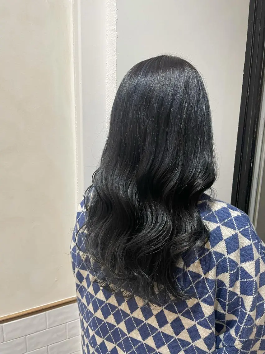 ロング カラー 黒髪 ブルーカラー ブルーブラック ヘアカラー ⌇ROMEO京橋店⌇ 鎌谷明星🪷のヘアスタイル