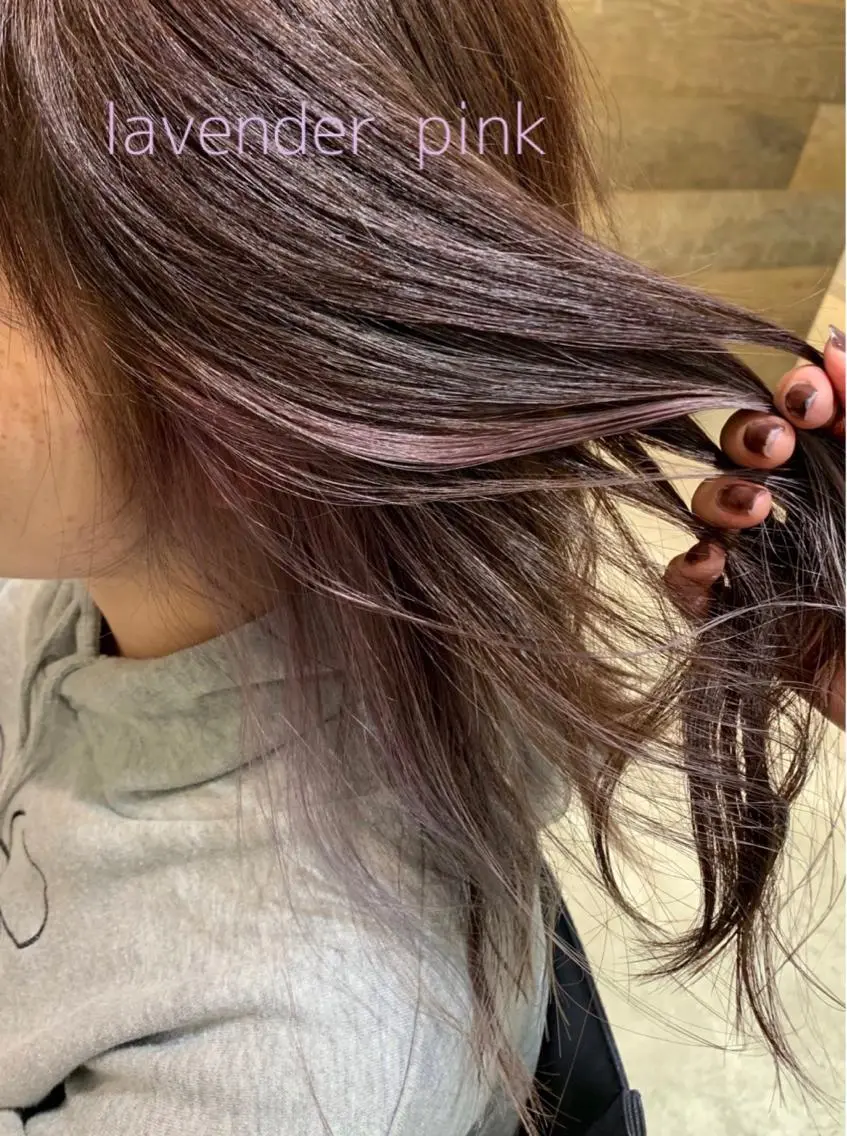 ミディアム カラー ヘアアレンジ ブリーチ ラベンダーカラー ラベンダーピンク ピンクカラー カット ヘアカラー 似合わせレイヤー/ 美髪縮毛矯正/ミナエのヘアスタイル