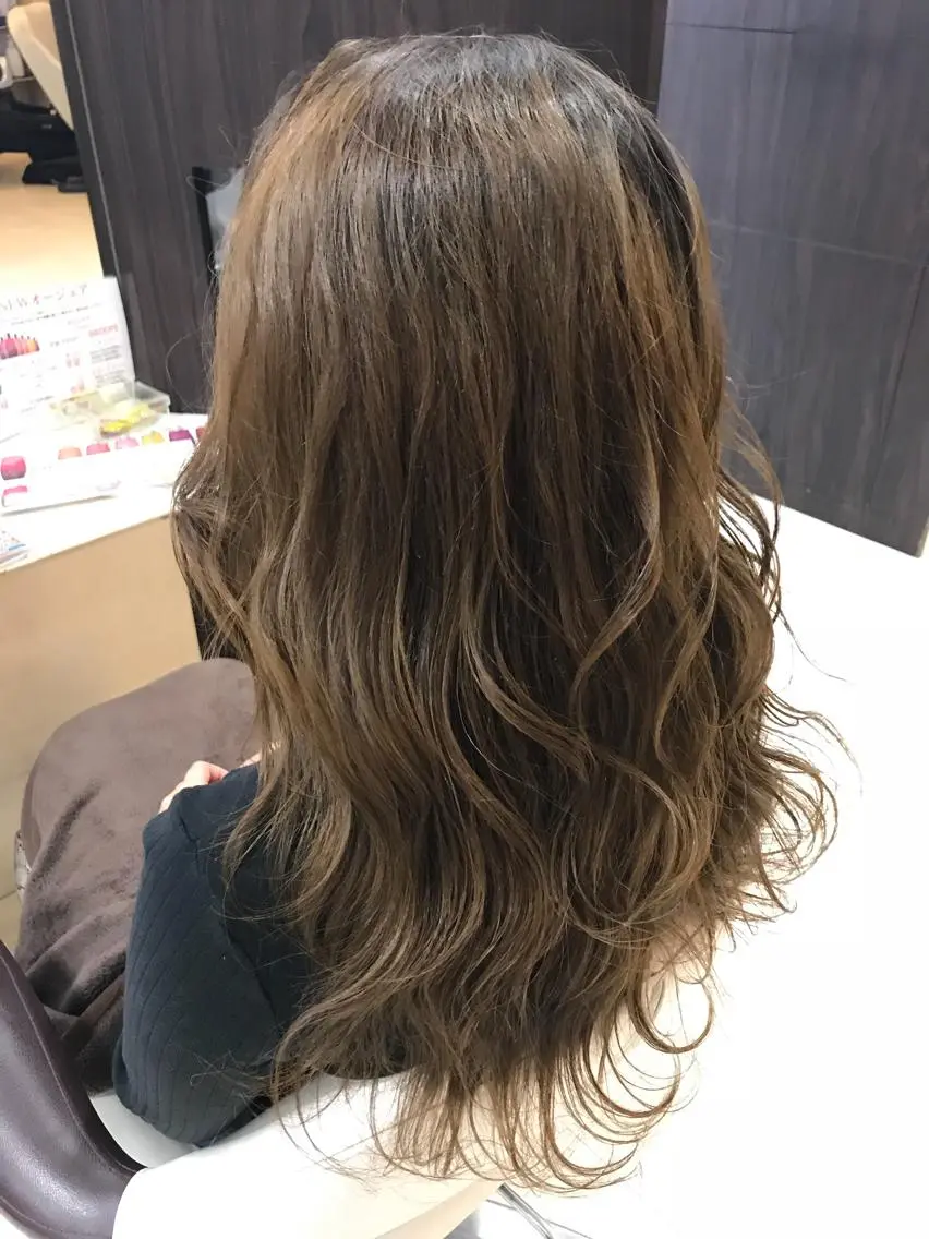 ロング カラー 透明感カラー グレージュ カット ヘアカラー Oopsレイヤー 加藤澄都のヘアスタイル