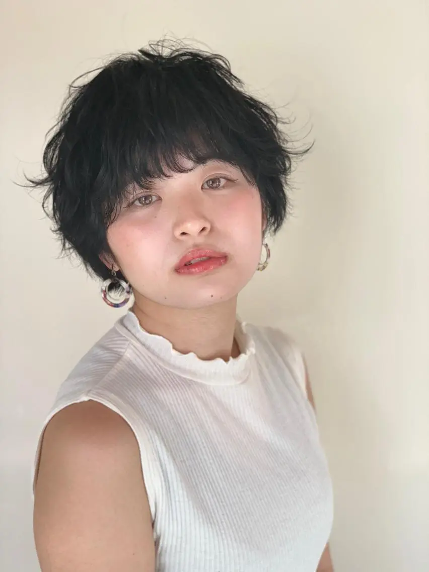 ショート カラー 四ッ井 翔のヘアスタイル