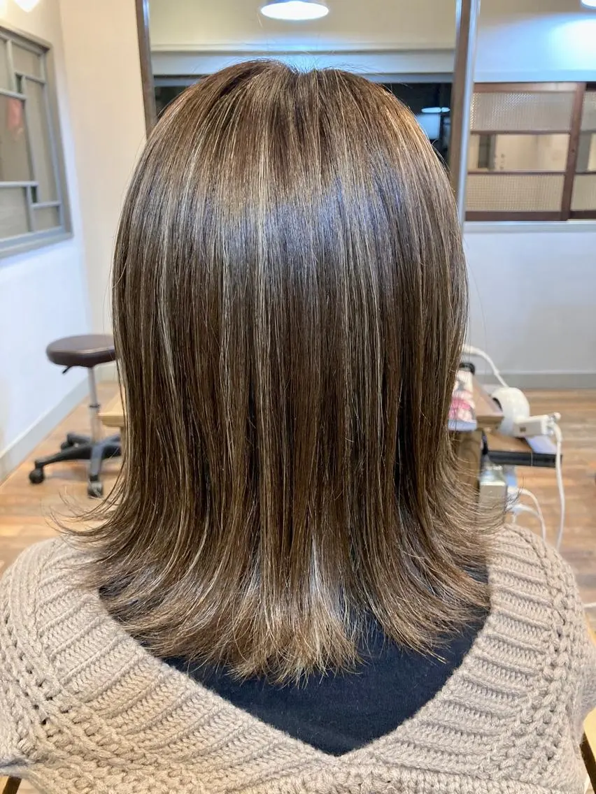 ミディアム カット ヘアカラー タカツド ユウキのヘアスタイル