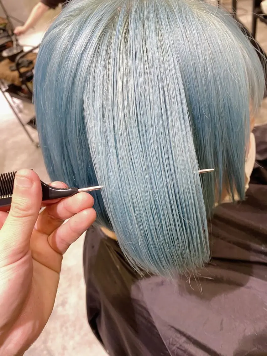 ショート カラー _WHITE 天王寺のヘアスタイル